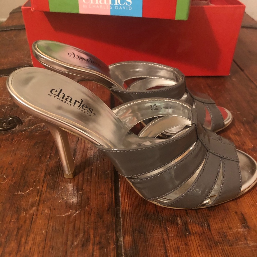 Charles Davis grey patent leather 4” heels